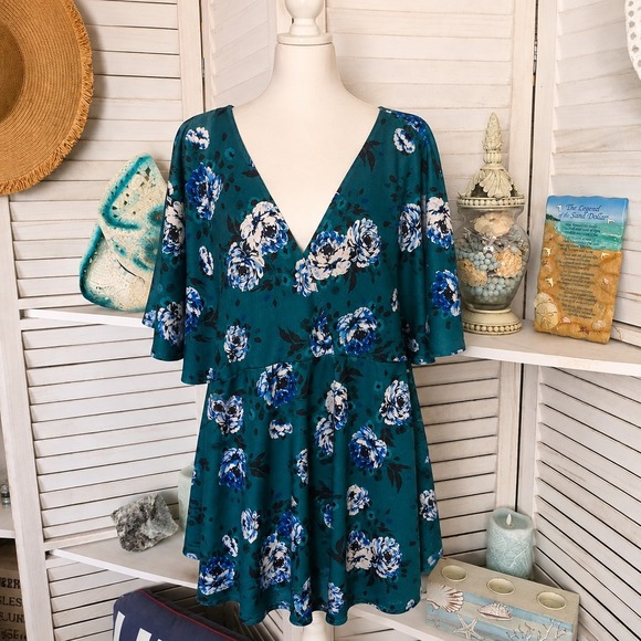 Boohoo Dresses & Skirts - Bohoo Green Floral Cottagecore Vneck Dress Size 12